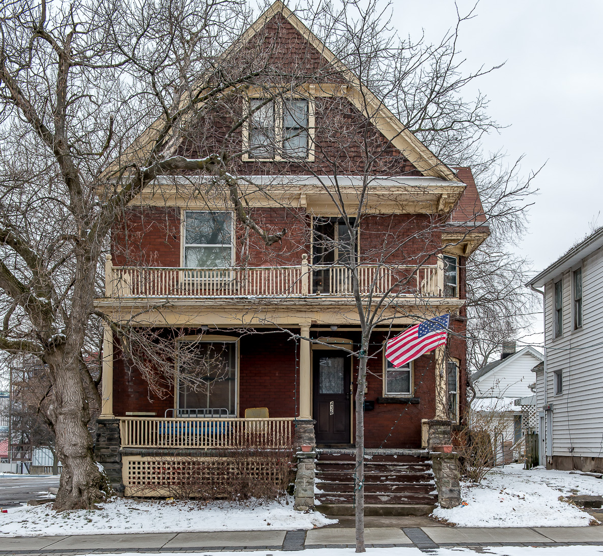 Old american house with Flag